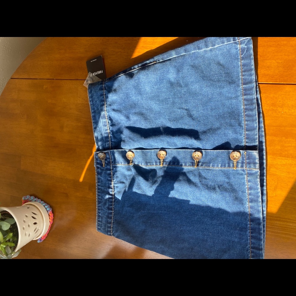 NEW WITH TAGS jean skirt from Forever 21!!